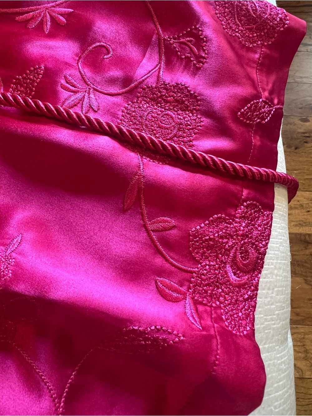 Victoria’s Secret “Silk Top Quality” Satin Sheen EMBROIDERED Gold Label Robe NWT - Picture 4 of 16